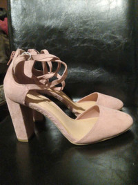 New!!! Size: 9W. Christian Siriano.