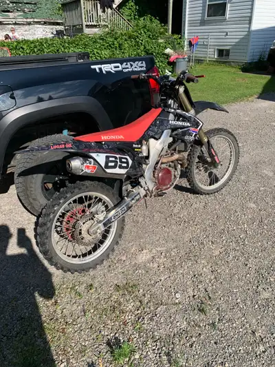 Honda CRF 450 R Valves just done runs mint comes with a brand new front tire $3500 6132526796