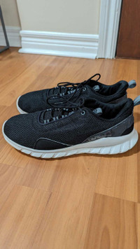 Urgent!! MI Mens Running shoes for sale - Size US10.5 UK10