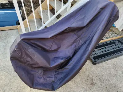 Keep your Toro snowblower protected from the elements with this durable cover. While it has been in...