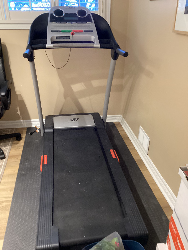 Treadmill Nordic Track 4.0 in Exercise Equipment in Hamilton