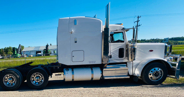 2021 Peterbilt 389 in Heavy Trucks in Red Deer - Image 3