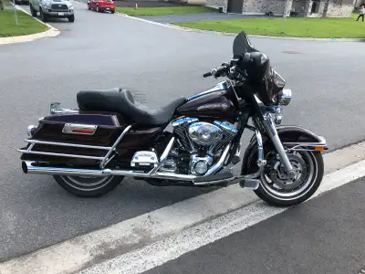 2006 Electra glide classic in excellent condition 29,000 original miles black cherry in colour lower...