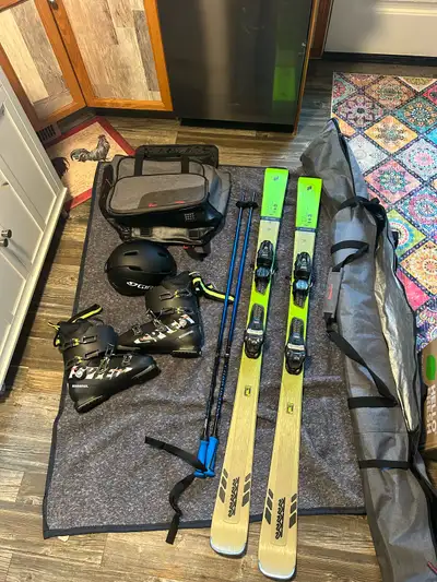 Get ready to carve up the slopes with this nearly-new 2023 K2 Disruption 78C skis, complete with Ros...