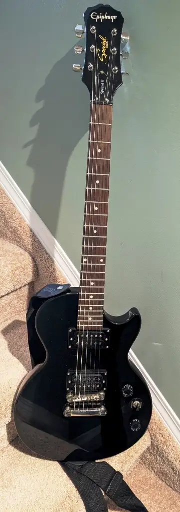Epiphone Les Paul – Special II Electric Guitar - ¾ Version The Epiphone Power Players Les Paul™ is a...