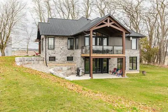 Custom Home Builder571517103705303042