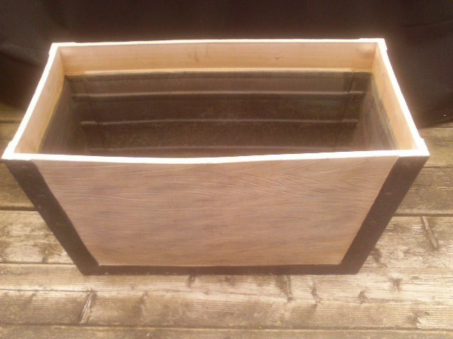 Southern Patio Crate Planter 24 x 14 in Patio & Garden Furniture in Mississauga / Peel Region - Image 3