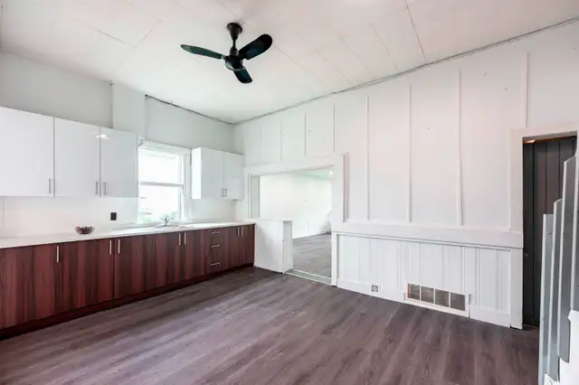 RETAIL/COMMERCIAL PROPERTY FOR LEASE in Commercial & Office Space for Rent in Oakville / Halton Region - Image 3