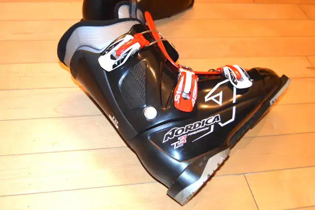 Nordica Firearrow Team 3 Youth Ski Boots - Mondo 25.5 BSL 305 mm in Ski in Markham / York Region - Image 3