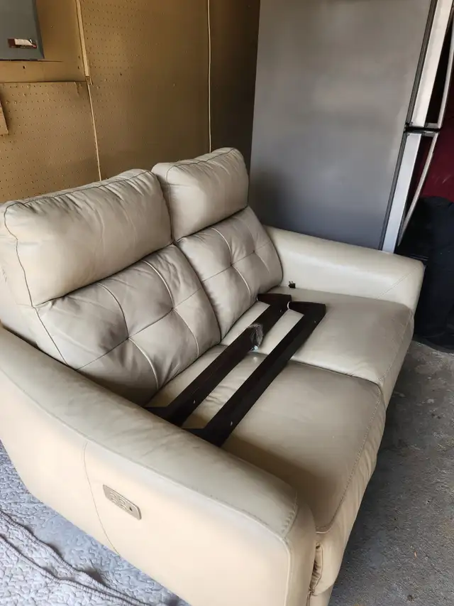 Causeuse en cuir 2 places – Confort haut de gamme in Couches & Futons in Laval / North Shore - Image 6