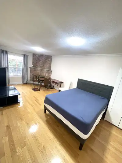 Bright & Spacious Room for Rent – Mississauga City Centre (L5B 3V5) • Prefer move in ASAP • $950/mon...