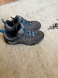 Chaussures de randonnée pour femmes - Marque Merrell