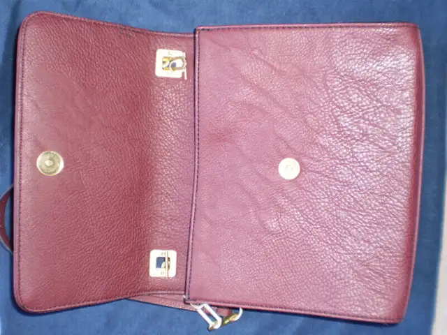 Calvin Klein Gold Duck Renwick Tilley Hand Bags, Wallet in Women's - Bags & Wallets in City of Toronto - Image 5