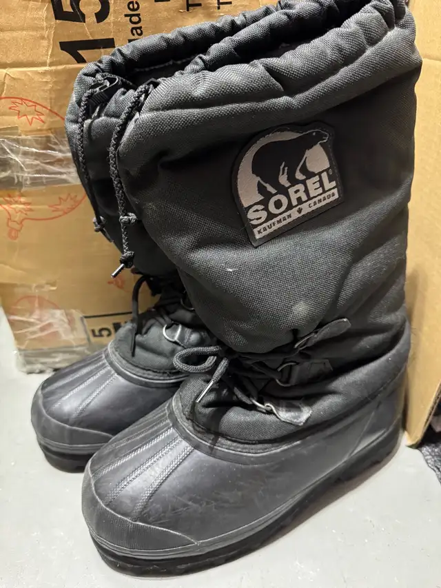 winter boots in Women's - Shoes in Edmonton - Image 2