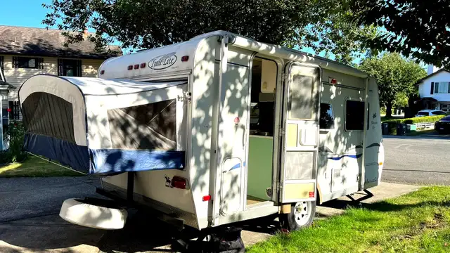 Travel/ Camping Trailer - 2008 Trail-Lite Bantam Flyer 18' in Travel Trailers & Campers in Delta/Surrey/Langley - Image 3