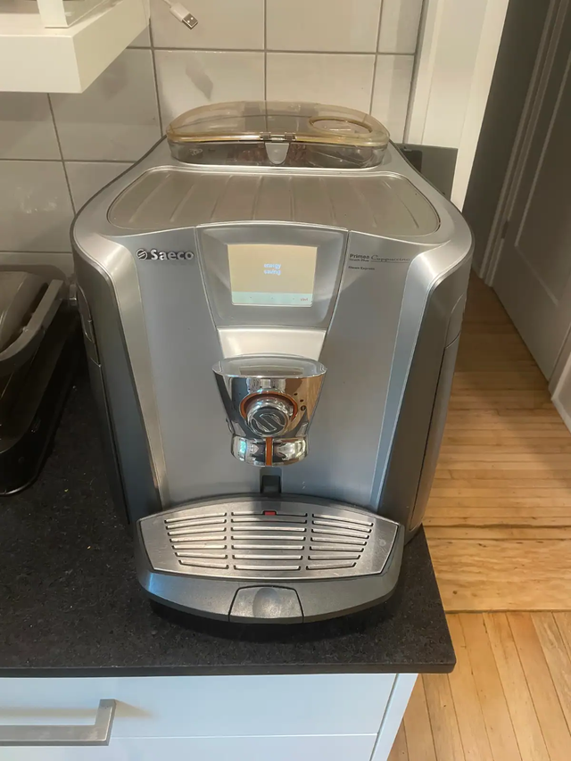 Saeco Primea SuperAutomatic Coffee Cappuccino Machine Immaculate in Coffee Makers in Hamilton - Image 9