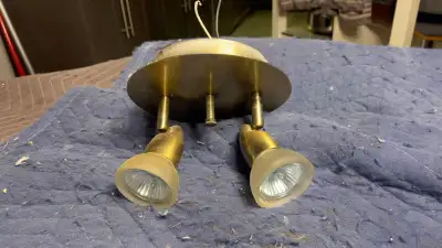 Plafonnier a deux lampes - Dual ceiling lamp