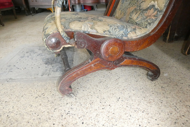 Fauteuil berçant ancien avec bois et tissus dans Art et objets de collection  à Laurentides - Image 3