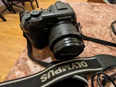 Caméra Olympus C-8080 Wide zoom