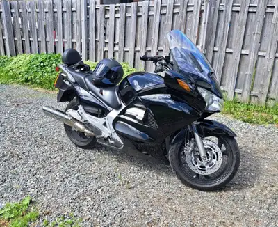 2006 Honda ST1300 The mileage may be higher than posted, the bike is being ridden. - front fork seal...