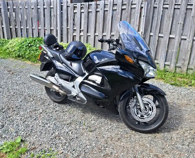 2006 Honda ST1300 in Sport Touring in Timmins - Image 2