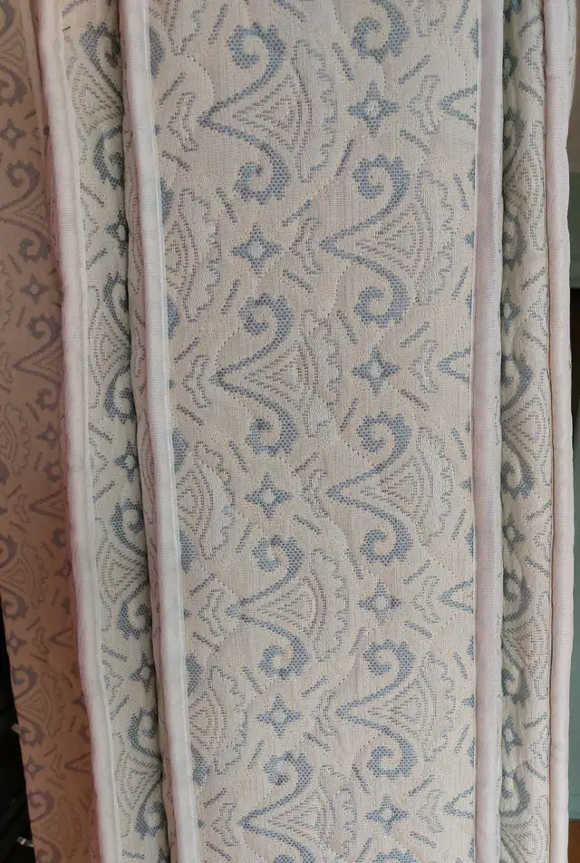 Matelas et sommiers King-PARFAIT ÉTAT in Beds & Mattresses in Longueuil / South Shore - Image 3