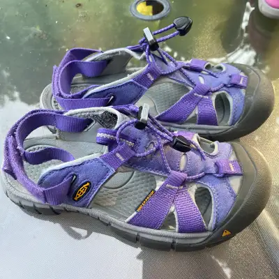 Women’s size 7 keen sandals, View more