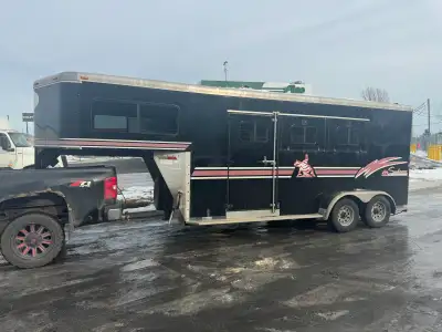 Remorque 3-4 chevaux à réparer 1999 se tire avec un f-150 n’a pas besoin d inspection à refaire les...