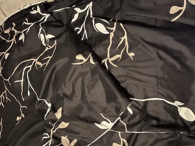 Reversible Duvet Cover - Queen Set in Bedding in Ottawa - Image 6