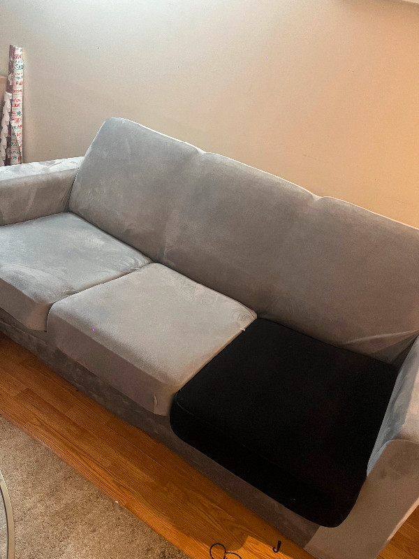 Couch for sale in Couches & Futons in City of Toronto - Image 2