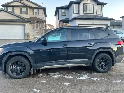 This Volkswagen Atlas is a capable SUV, perfect for families or anyone needing extra space. This is...