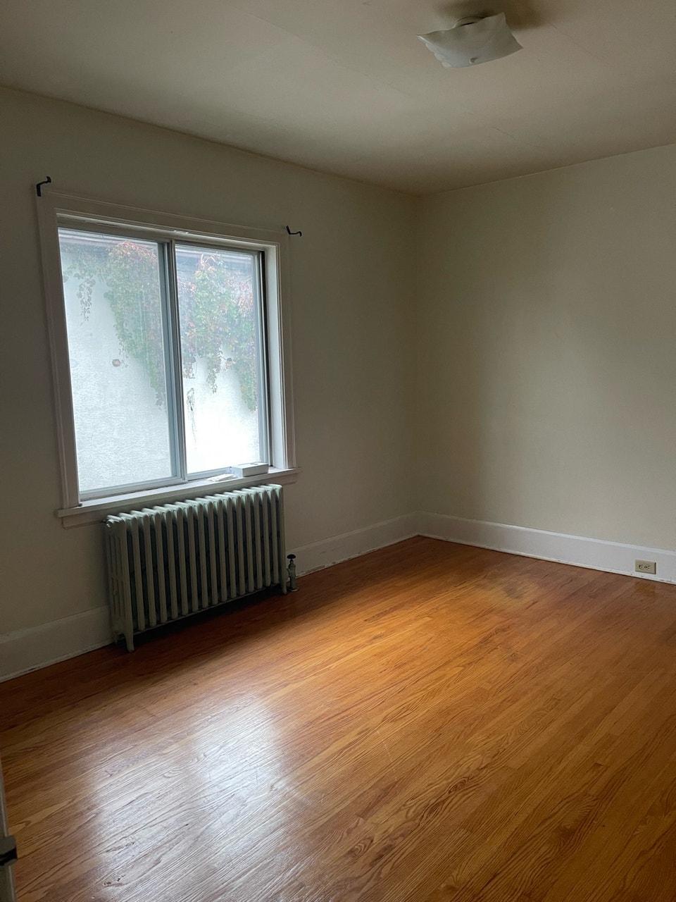 character 2/3 bedrooms apartment for rent 5