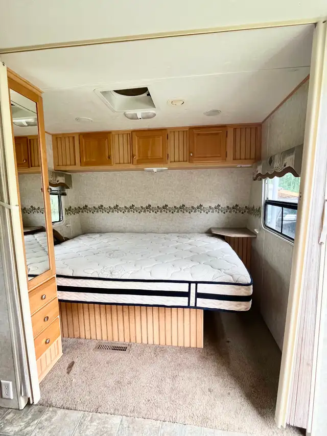 2005 Trail Lite Camper Sleeps 6 in Travel Trailers & Campers in Fort St. John - Image 7