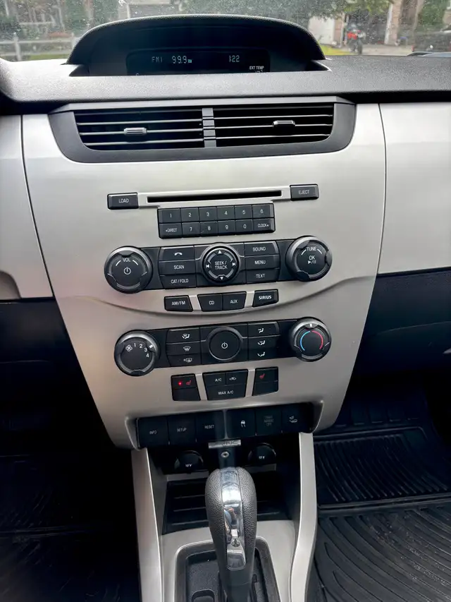 2010 Ford Focus SEL * Low Kms * Automatic 575591432680919049