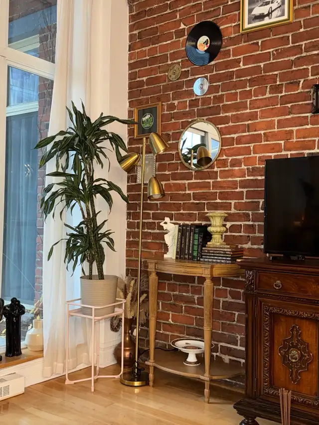 Gold floor lamp vintage mcm brass metal style 66" height in Indoor Lighting & Fans in City of Montréal - Image 4