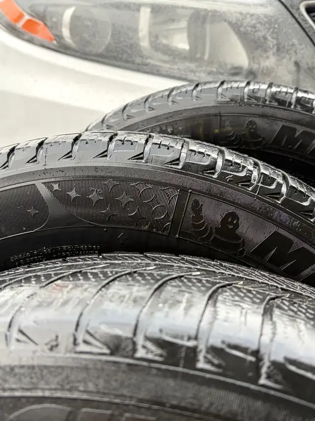 4 used  Michelin X-ICE 205/65 R16 (Ready to Install) in Tires & Rims in City of Toronto - Image 2