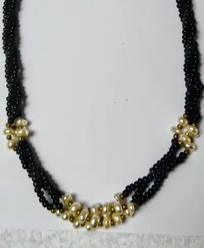 Vintage Necklace, triple strand Black beads/pearls, View more