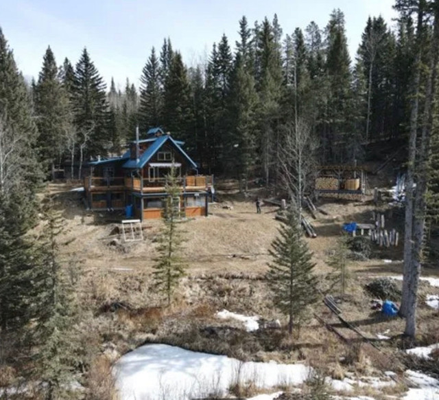 Room available on acreage near Bragg Creek Long Term Rentals