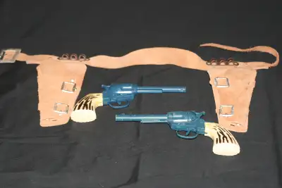 2 VINTAGE LATE 1960'S OR EARLY 1970'S VERY RARE BLUE COLORED DAISY CAPGUN/PISTOL WITH 2 GUN LEATHER...