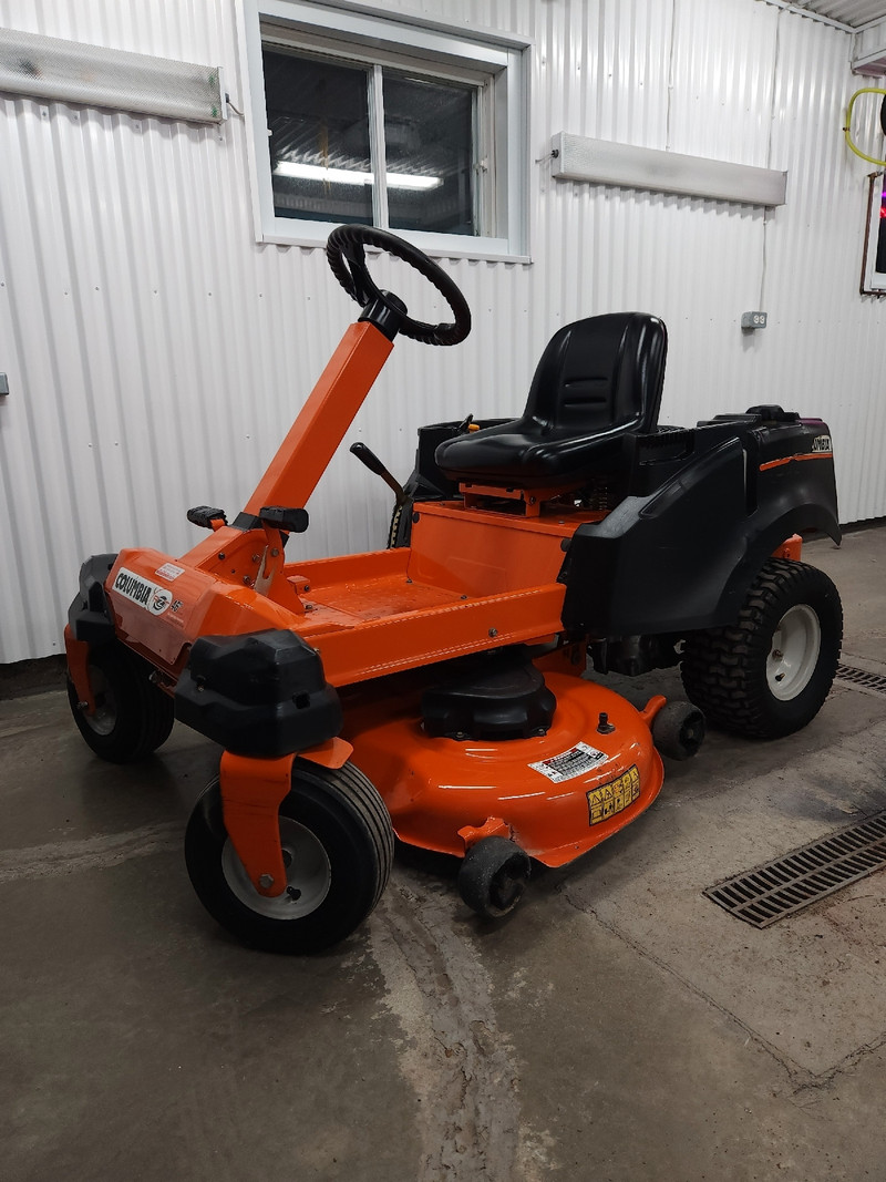 Tracteur a gazon zero turn columbia 46pouces 22hp 2cyl Tondeuses et souffleuses Thetford