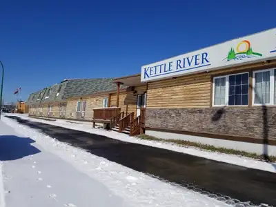 Motel with Restaurant, bar with beer vendor and 26 rooms for sale in the beautiful northern communit...