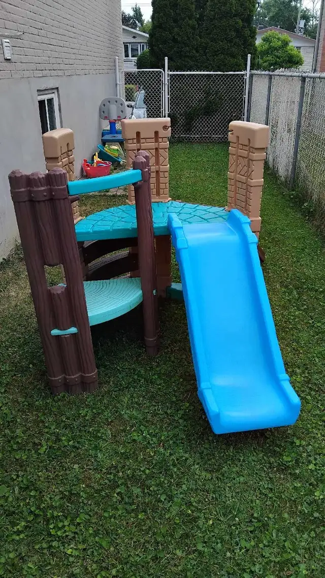Outdoor Slide Structure in Toys & Games in City of Montréal - Image 2