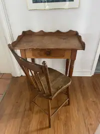 Petite table et chaise antique ensemble 