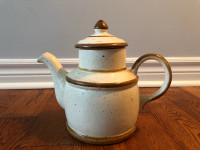 Tea pot - laurentian pottery