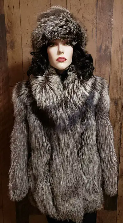 Amazing silver fox coat LIKE NEW size XS-S , View more
