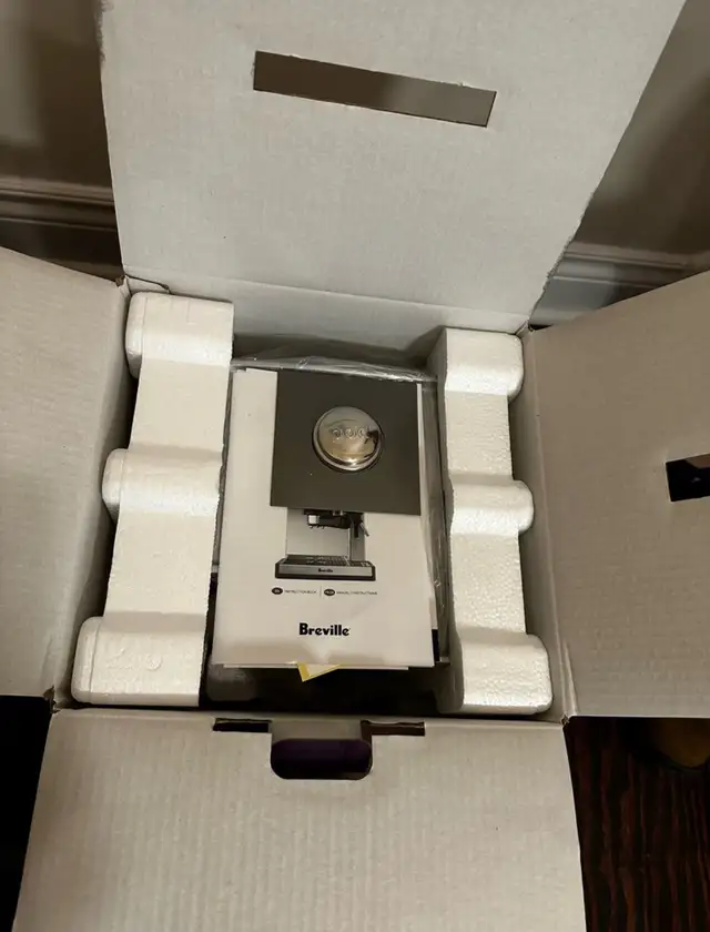 BREVILLE THE CAFE ROMA ESPRESSO MACHINE in Coffee Makers in Mississauga / Peel Region - Image 5