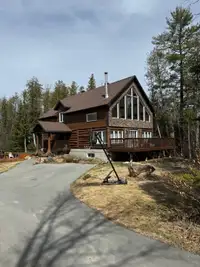 Luxury log home for rent in Aylmer