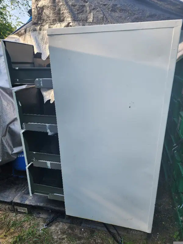 Heavy Duty Old Style 4 Drawer Fieling Cabinet White W Dividers in Bookcases & Shelving Units in Windsor Region - Image 3