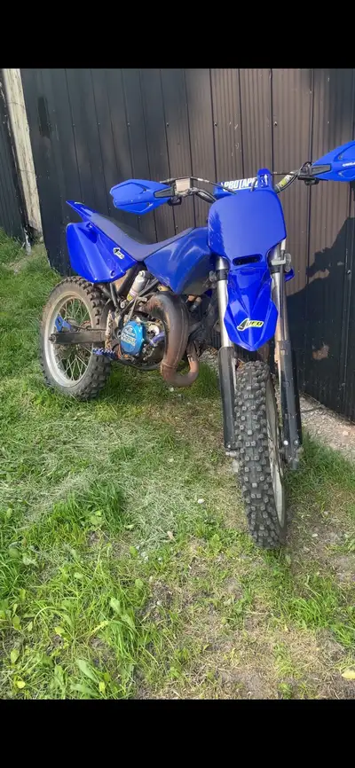 Get ready to kick up some dirt with this awesome 2002 Yamaha YZ 85 big wheel! This dirt bike is read...