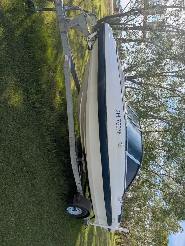 boat  1996 in Powerboats & Motorboats in Lloydminster - Image 10